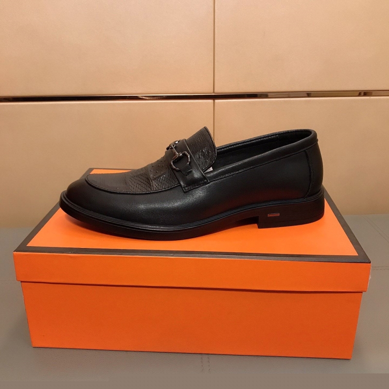 G*u*i leather shoes